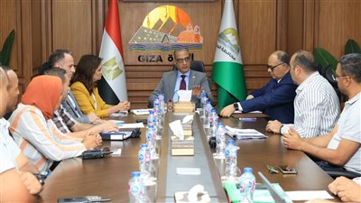 محافظ الجيزة يناقش ملفات العمل والمشروعات بحي الهرم 