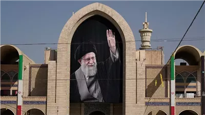 قائد الحرس الثوري يشارك في صلاة الجنازة على خامنئي 
