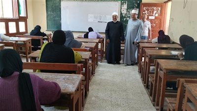 طلاب العلمي يؤدون امتحان التوحيد بالثانوية الأزهرية بالإسماعيلية