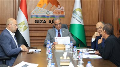 محافظ الجيزة يعقد لقاءً لمناقشة خطط العمل ومتابعة مستوى الخدمات بمركز ومدينة أبو النمرس