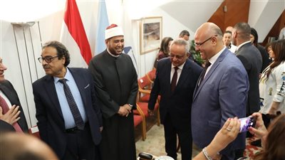 محافظ الإسكندرية يفتتح جناح الأزهر بمعرض مكتبة الإسكندرية الدولي للكتاب 