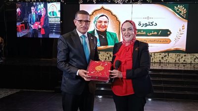 تكريم أيمن عبدالمقصود في ختام «أنوار الموهبة» بالشرقية