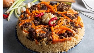 البلوف الأوزبكي التقليدي باللحم والجزر.. وجبة تراثية تجمع بين النكهة الغنية والأصالة