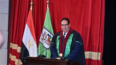 نصائح أبوية من رئيس جامعة القاهرة لخريجي كلية طب الأسنان 