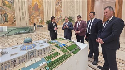 وزير التعليم العالي يتفقد مركز الحضارة الإسلامية في أوزبكستان