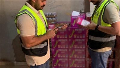 سقوط مخزن غير مرخص يضم 17 ألف قطعة 