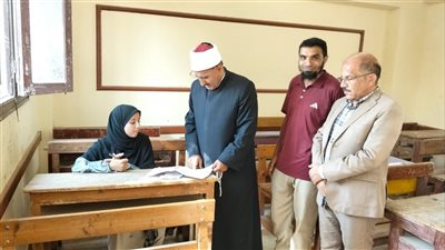 طلاب الأدبي يؤدون امتحان التفسير بالثانوية الأزهرية