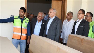 رئيس جامعة قناة السويس يتابع تجهيز مبنى كلية الألسن الجديد استعدادًا للدراسة