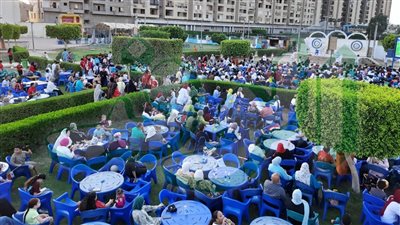 فرحة الهدف الأول تشعل مقاهي أسوان.. الأهالي والأطفال يهتفون: «كملها يا مصر»