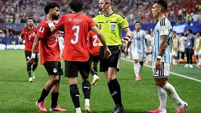 محمد أضا يبكي على الهواء حزنًا على خسارة مصر أمام الأرجنتين بكأس العالم.. فيديو