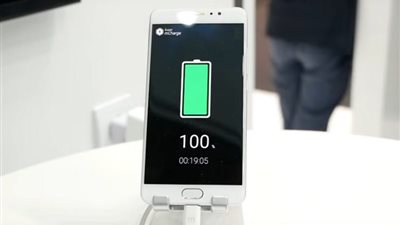 شحن الهاتف حتى 100% في كل مرة.. هل هو الخيار الأفضل للبطارية؟