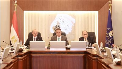 تفاصيل اجتماع وزير الصحة مع مجلس إدارة هيئة الدواء المصرية لتطوير القطاع الدوائي 