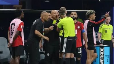 لقطات جديدة تكشف كواليس أزمة مباراة الأرجنتين ومصر.. توتر بين ميسي والجهاز الفني للفراعنة