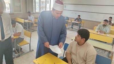 رئيس منطقة المنيا الأزهرية يختتم متابعة امتحانات القسم العلمي للشهادة الثانوية 
