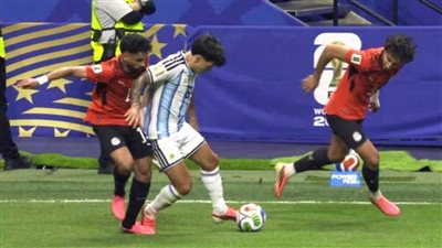 شاهد.. قانون الفيفا يحسم الجدل حول هدف مصر الملغي أمام الأرجنتين