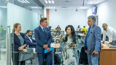  السفير السويسري يزور اقتصادية قناة السويس