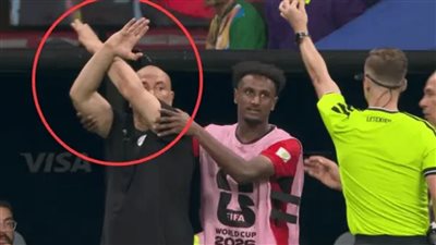 مدرب مصر يثير الجدل بإشارة 