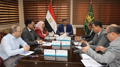 محافظ القليوبية يترأس اجتماعًا موسعًا لمتابعة الموقف التنفيذي لمشروعات مياه الشرب والصرف الصحي 