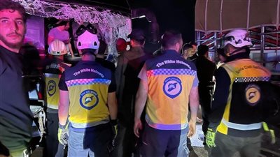 انقلاب حافلة معتمرين لبنانيين بطريق درعا يسفر عن وفاة 5 وإصابة 31