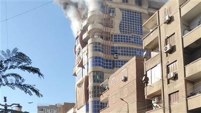 حريق هائل يلتهم برجا وشقة سكنية في سوهاج والحماية المدنية تدفع بسيارات الإطفاء