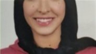 دموع أب تهز المشاعر بعد تفوق ابنته: 