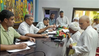 رئيس مركز قوص يناقش 130 طلباً وشكوى للمواطنين فى لقاء مفتوح 