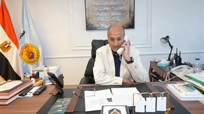 محافظ أسيوط يهنئ هناء فتحي الأولى على مستوى الجمهورية في الدبلومات الفنية