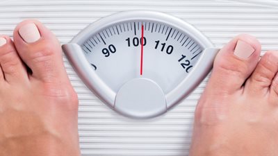خبراء يحددون السبب الفعلي لزيادة الوزن