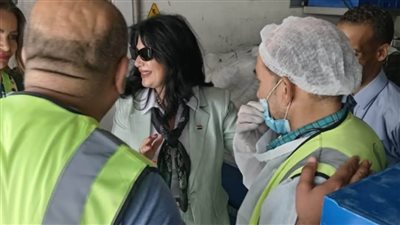 سهير موسى تتابع ميدانيًا منظومة تجهيز وجبات الطائرات وتؤكد: العاملون شركاء النجاح
