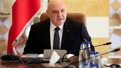 الرئيس اللبناني يستعرض مع قائد الجيش الأوضاع الأمنية بالجنوب 