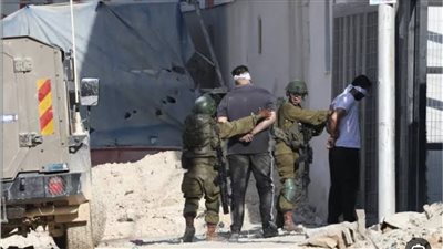 قوات الاحتلال تعتقل فلسطينيا شمال القدس
