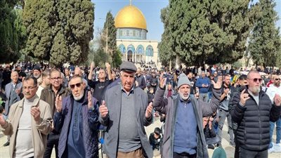  70 ألف فلسطيني يؤدون صلاة الجمعة بالمسجد الأقصى 