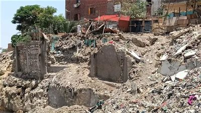 سقوط جزء من حائط على حافة جبل بالدويقة