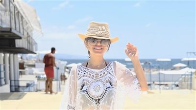 منة فضالي تخطف الأنظار بإطلالتها على شاطئ لبنان