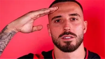 ميلان يعلن التعاقد مع مدافع إسبانيا ماريو جيلا