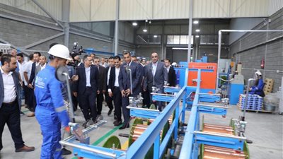 محافظ  البحر الأحمر يفتتح مصنع 