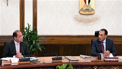 رئيس الوزراء يبحث مستجدات مشروعات الطاقة المتجددة وخطط دعم التحول الأخضر