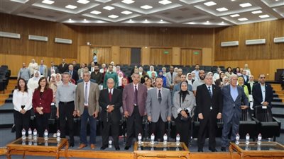 تكريم أعضاء اللجنة التنفيذية وفرق العمل المشارك بجامعة الإسكندرية 