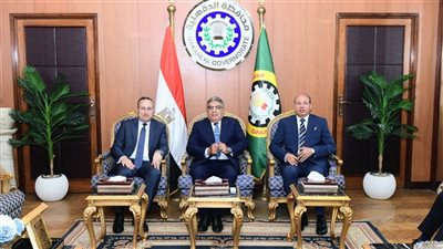 محافظ الدقهلية يستقبل وزير التعليم العالي على هامش ختام المهرجان القومي للمسرح