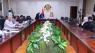 وزير العمل يختتم مقابلات المتقدمين للوظائف القيادية.. ويؤكد على اختيار الكفاءات 