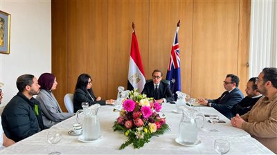 سفير مصر في أستراليا يلتقي بمجموعة من الدارسين المصريين بالجامعات الأسترالية