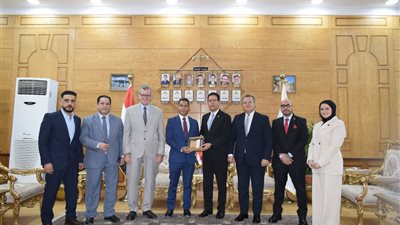 رئيس جامعة بنها يستقبل وفد الهيئة العامة للاعتماد والرقابة الصحية