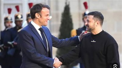 زيلينسكي يمنح ماكرون وسام الحرية 