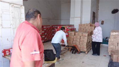 تموين القليوبية يضبط ٣٠ ألف عبوة مشروب سكري للأطفال مجهولة المصدر بأبو زعبل