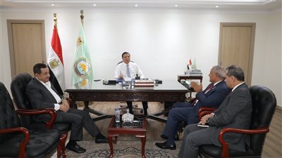 وزير الزراعة يبحث مع 