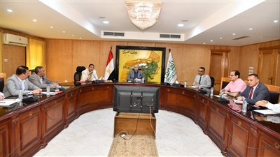 محافظ الفيوم يوجه باتخاذ إجراءات رادعة للمتعدين على الأراضي المتاخمة للطريق الدائري