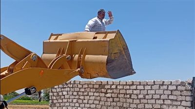 إزالة التعديات على أراضي أملاك الدولة والأوقاف بقرى الغربي بهجورة والحلفاية بقنا 