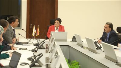 نائب وزير الصحة تبحث مع المدير الإقليمي للبنك الدولي تسريع تنفيذ مشروعات التغطية الصحية الشاملة