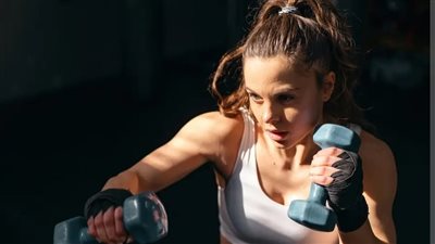 خطوات مهمة للعناية بالبشرة بعد ممارسة التمرين.. روتين بسيط يحافظ على نضارتها