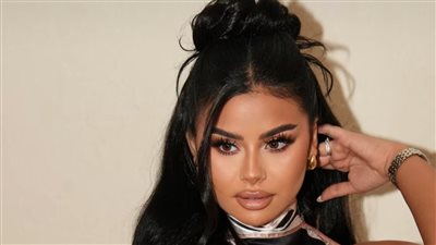منة عرفة تخطف الأنظار بإطلالتها ولوك ميك آب